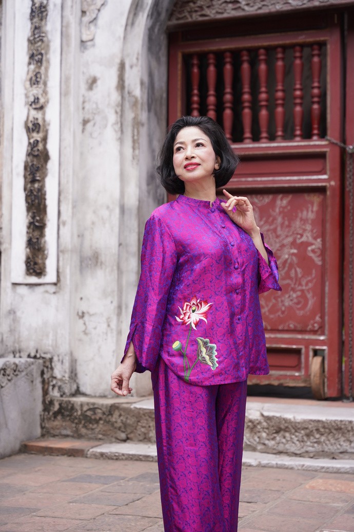 Bộ lụa Nha Xá - Thêu hoa