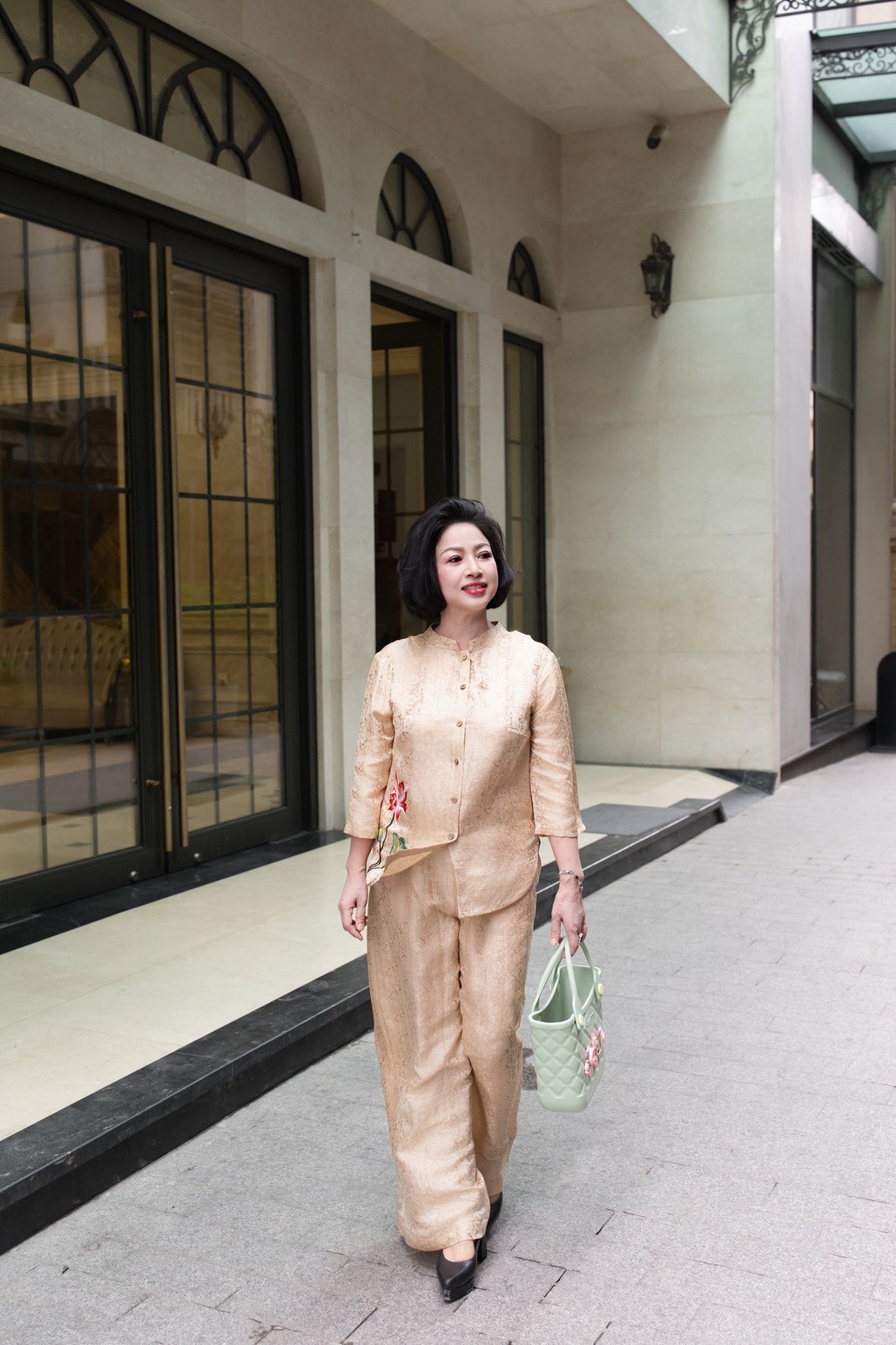 Bộ lụa Nha Xá - Thêu hoa